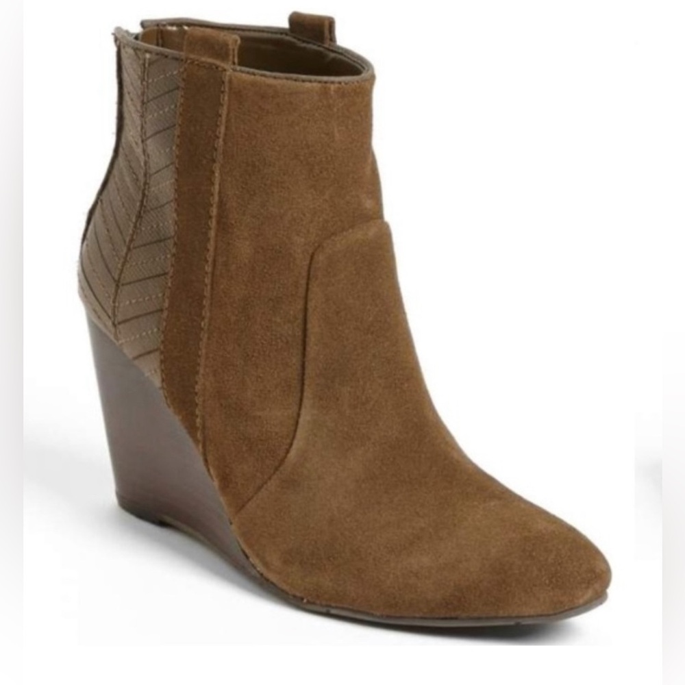 DV DOLCE VITA WOMEN PANSY TAUPE SUEDE LEATHER DESIGNER WEDGE ANKLE BOOT SIZE 8